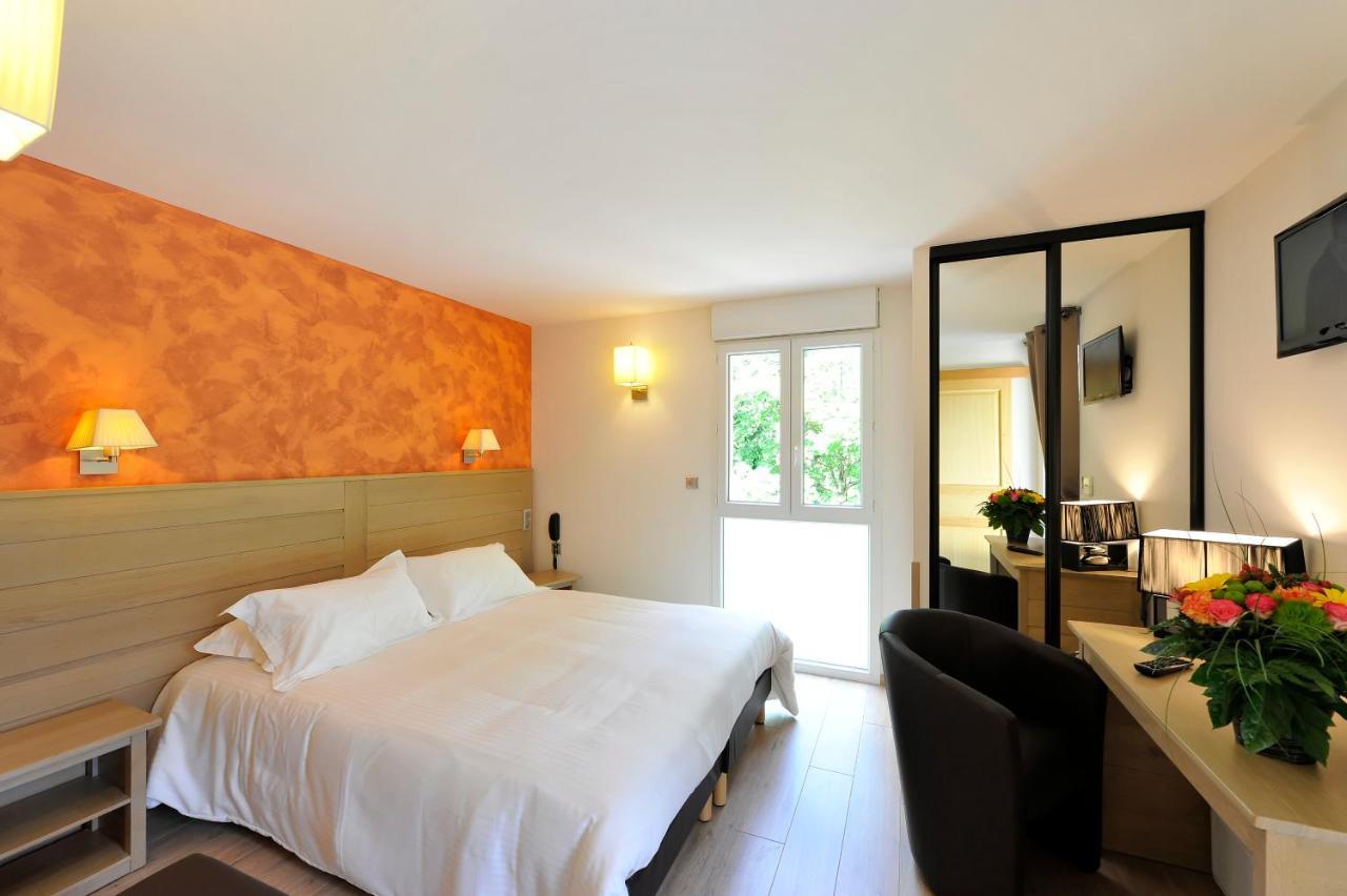 Logis Restaurant Les 2 Rives - A75, En Bordure De Riviere 3* Banassac