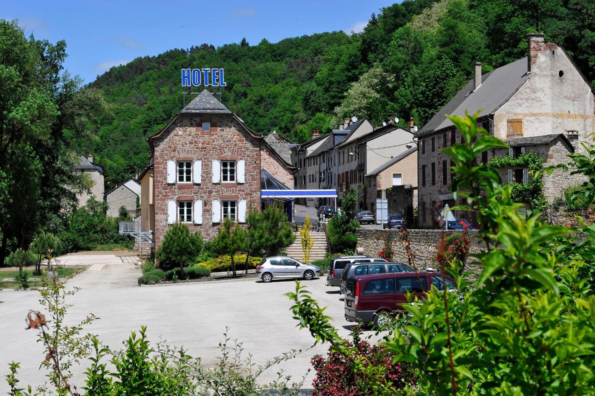 Hotel Logis Restaurant Les 2 Rives - A75, En Bordure De Riviere Banassac