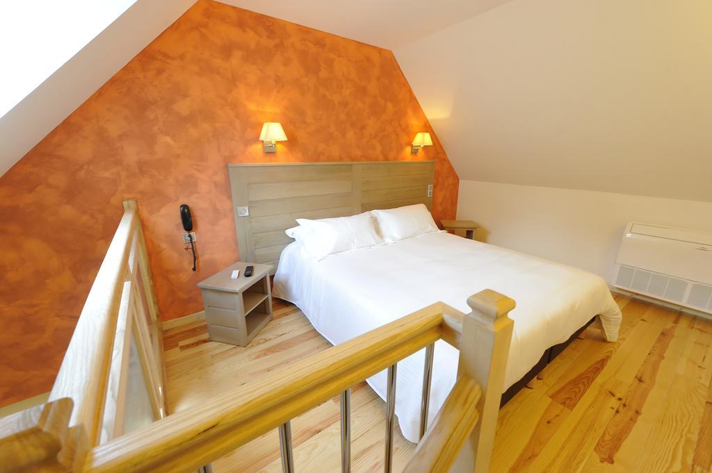 Logis Restaurant Les 2 Rives - A75, En Bordure De Riviere 3*