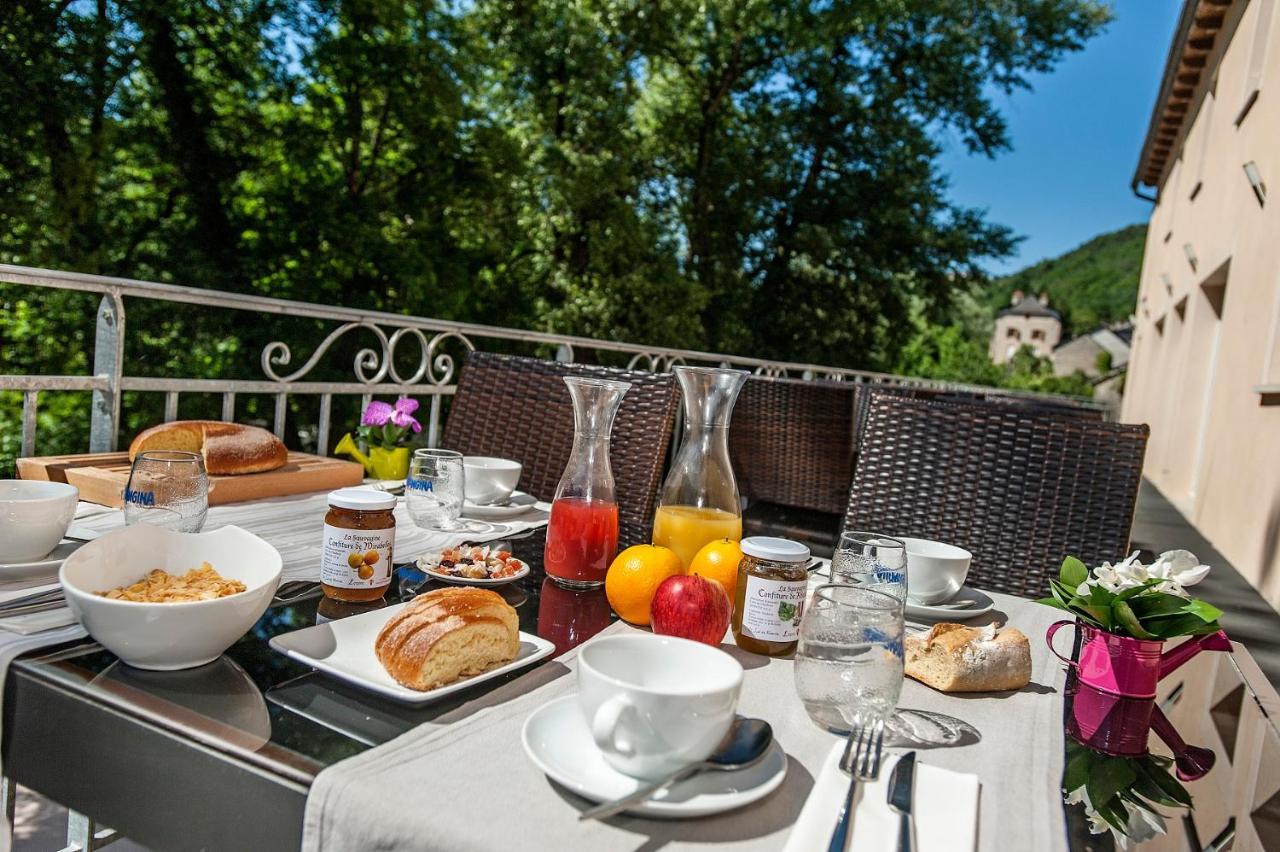 Logis Restaurant Les 2 Rives - A75, En Bordure De Riviere Hotel